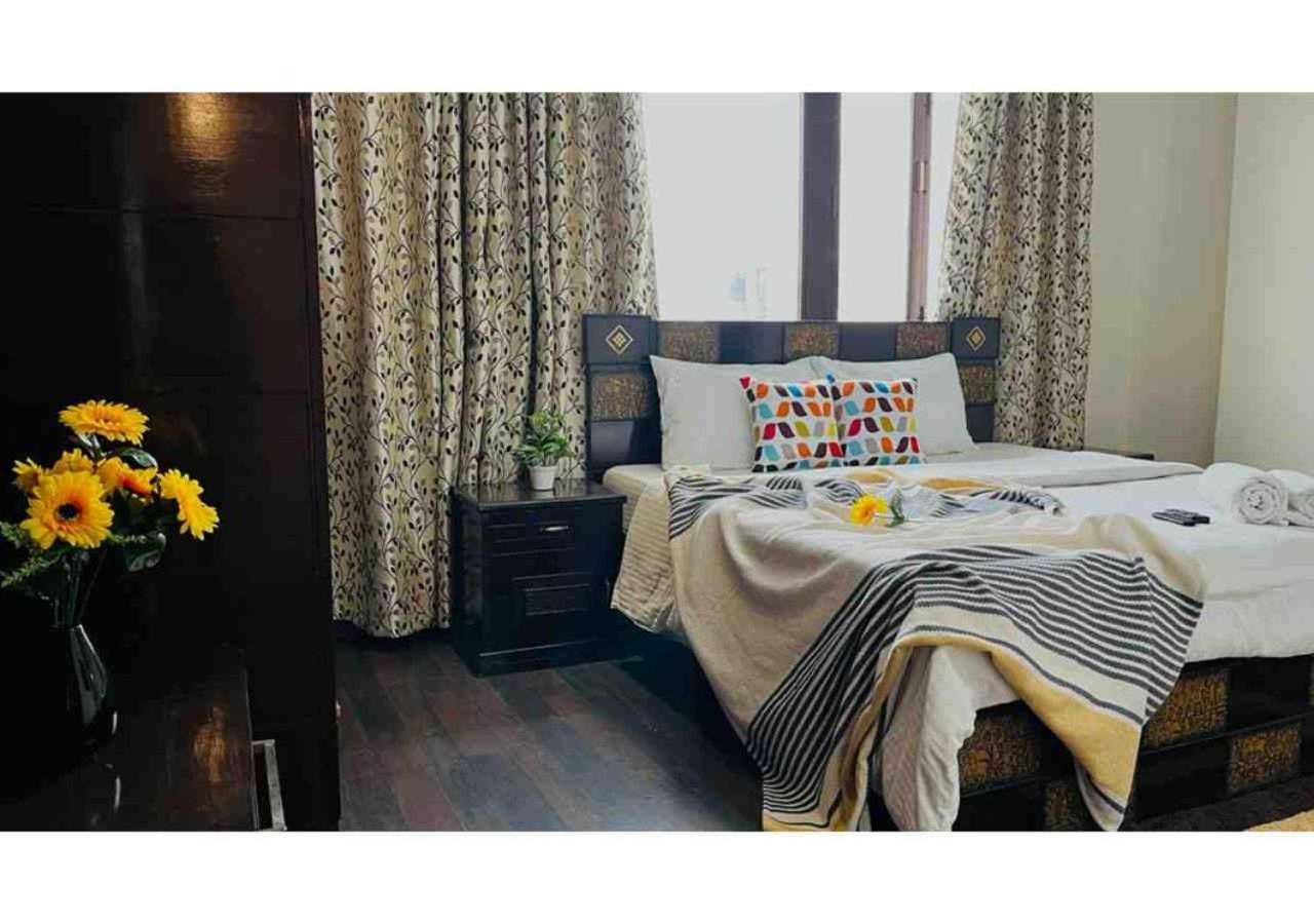 Olive Serviced Apartments - Defence Colony Új-Delhi Kültér fotó